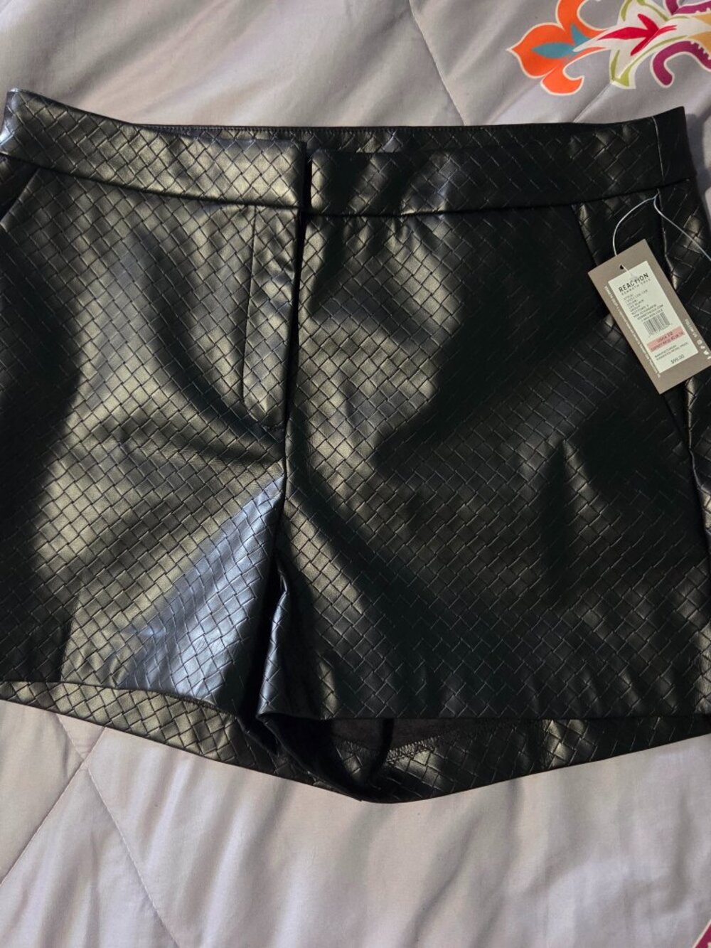 Kenneth Cole Reaction Black Quilted Faux Leather Shorts size 10